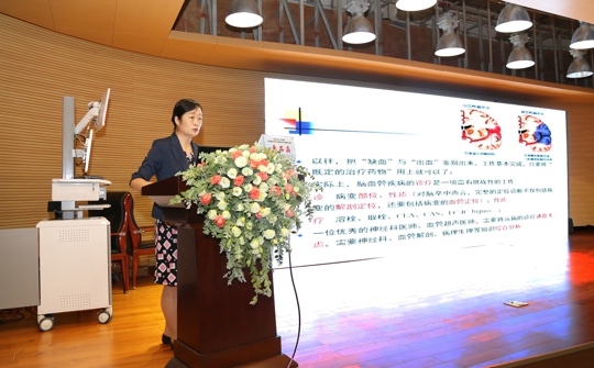 慧品晶教授讲课（翁冬宁摄）