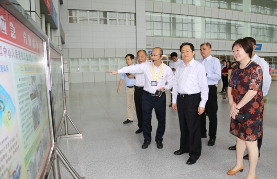  李建炜副院长向许树强主任汇报我院卫生应急建设情况