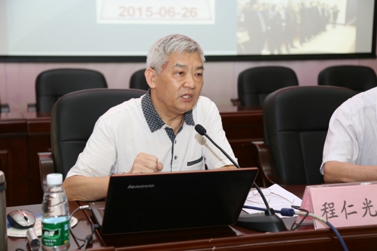 程仁光副书记在上党课(翁冬宁摄)