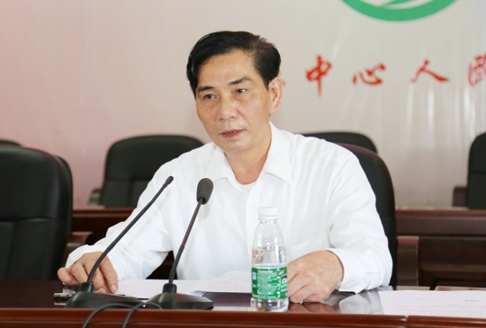 院长、党委副书记蔡玉桂在会上讲话