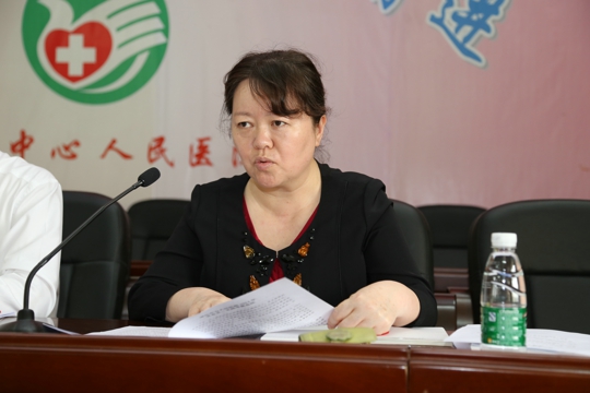 党委委员陈嬛副院长代表院党总支、支部考核小组宣读了《湛江中心人民医院2014年党总支、支部考核总结》