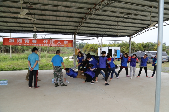 大家团结一致才能拿到水哦